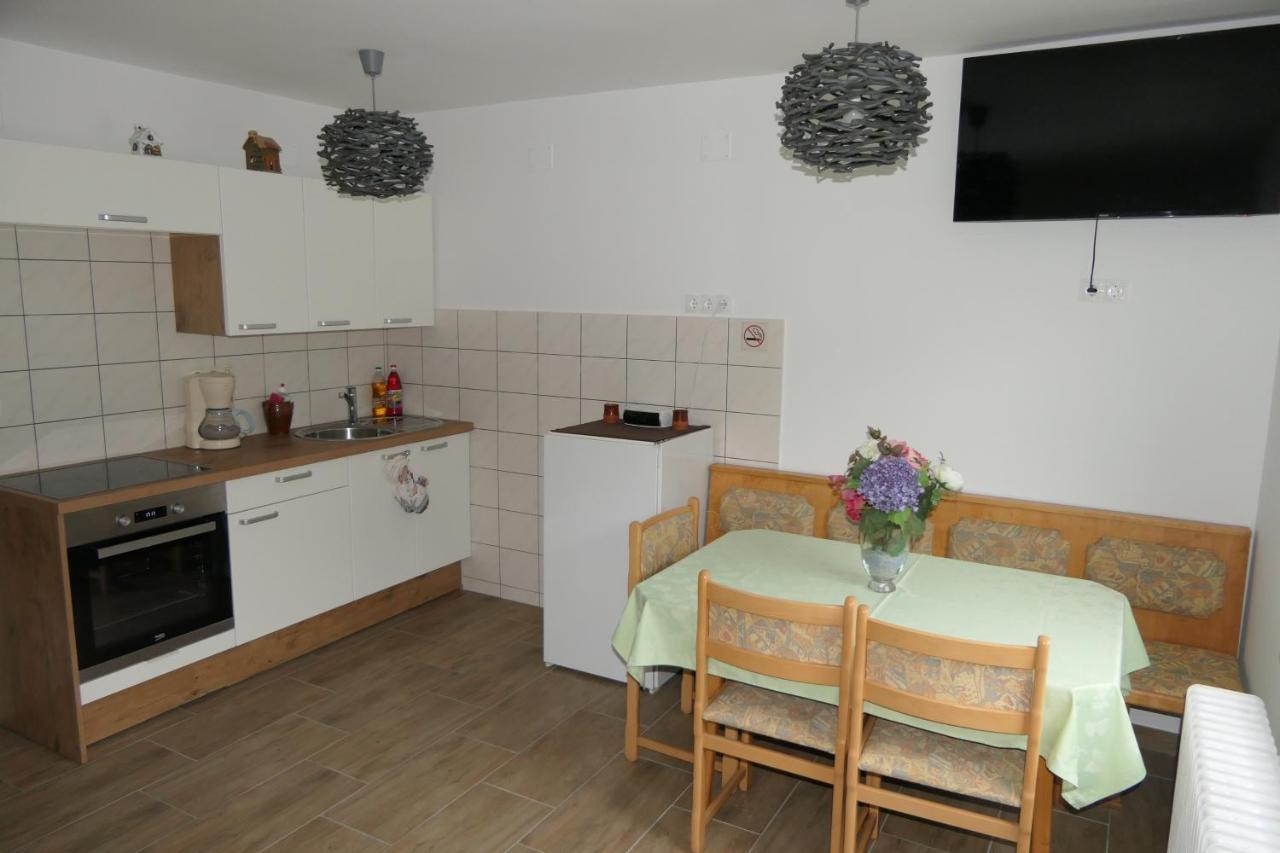 Apartments And Rooms Brunko เบลด ภายนอก รูปภาพ
